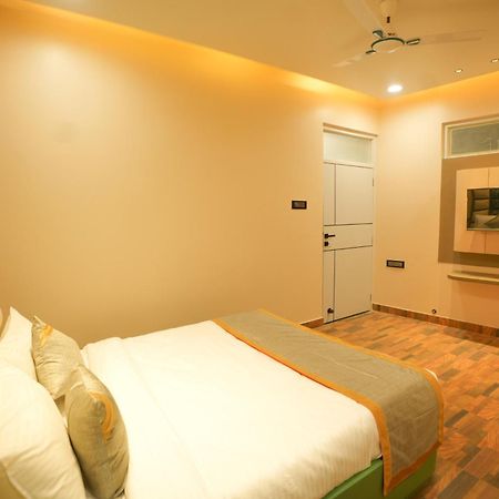 Dashrath Inn Near Ramjanmbhoomi Ayodhya Exteriör bild